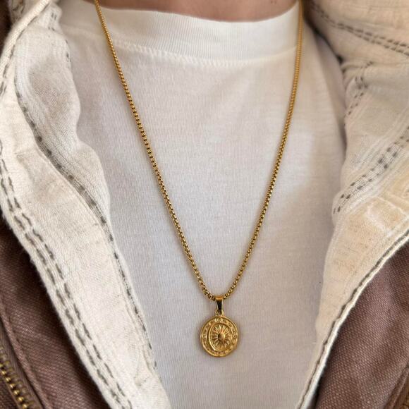 Y2K 2000s Gold Sun Pendant Necklace Unisex Circular Charm Jewelry New - Picture 4 of 8